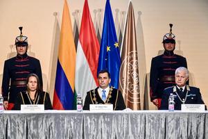 rektor díszelgés